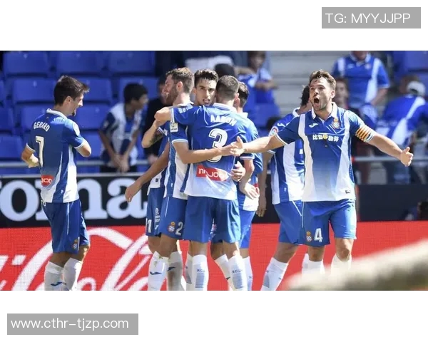 西班牙人宣布以租借方式签下巴萨后卫，强化防线实力